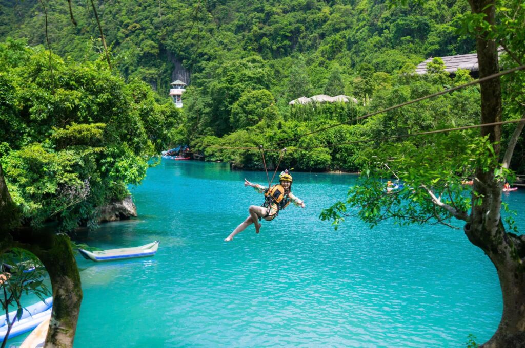 Tour Động Phong Nha Sông Chày Hang Tối bằng thuyền 2 Zipline sông chày