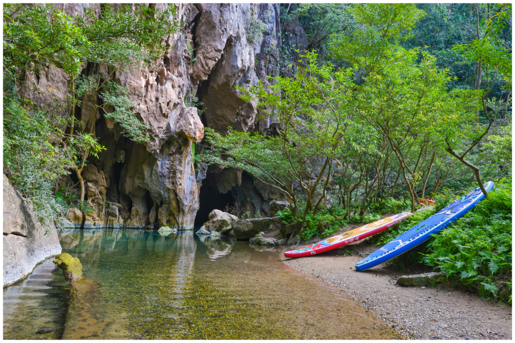 Tour trekking Hang E và khám phá Thung Lũng Sinh Tồn 2 Tour trekking Hang E và khám phá Thung Lũng Sinh Tồn